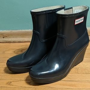 Hunter wedge boots